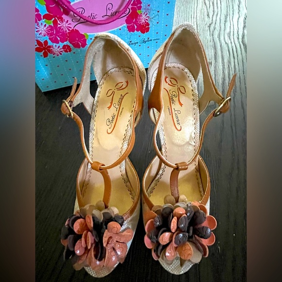 Poetic License “A Fling Thing” Flirty, Flowery heels! - Picture 9 of 12